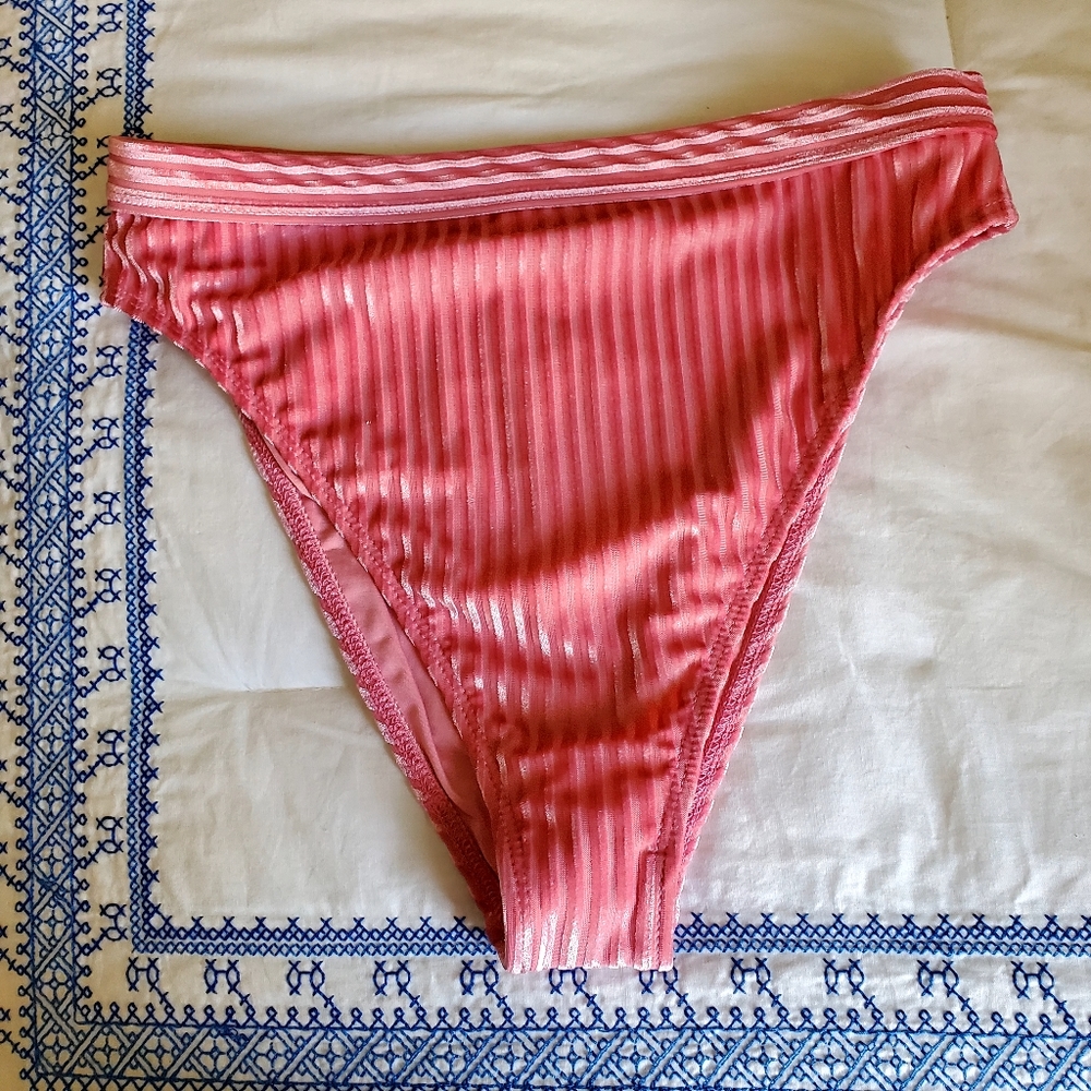 Dippin Daisy's Brazilian Swimsuit Bikini bottom NWT pink 💞 - Picture 5 of 7